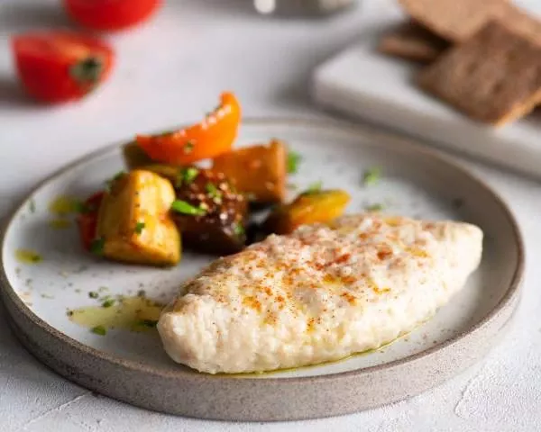 Котлета куриная на пару и овощное рагу Котлета куриная на пару и овощное рагу
